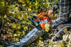 Husqvarna 970709038 445S 50.2cc 18-Inch Gas Chainsaw w/ X-Torq Engine & Smart Start - HUS 970709038