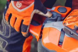 Husqvarna 970711511 564XP Fuel-Injected 62.4cc 28-Inch Professional Gas Chainsaw - HUS 970711511